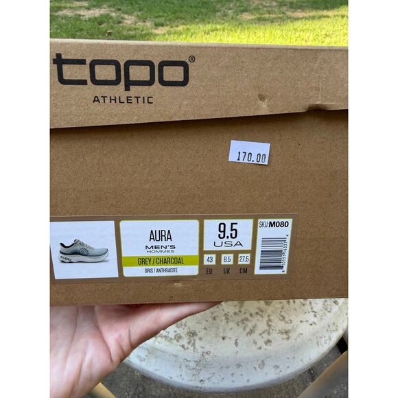 NWT Topo Athletic Aura Running Shoes White Gray Size 9.5